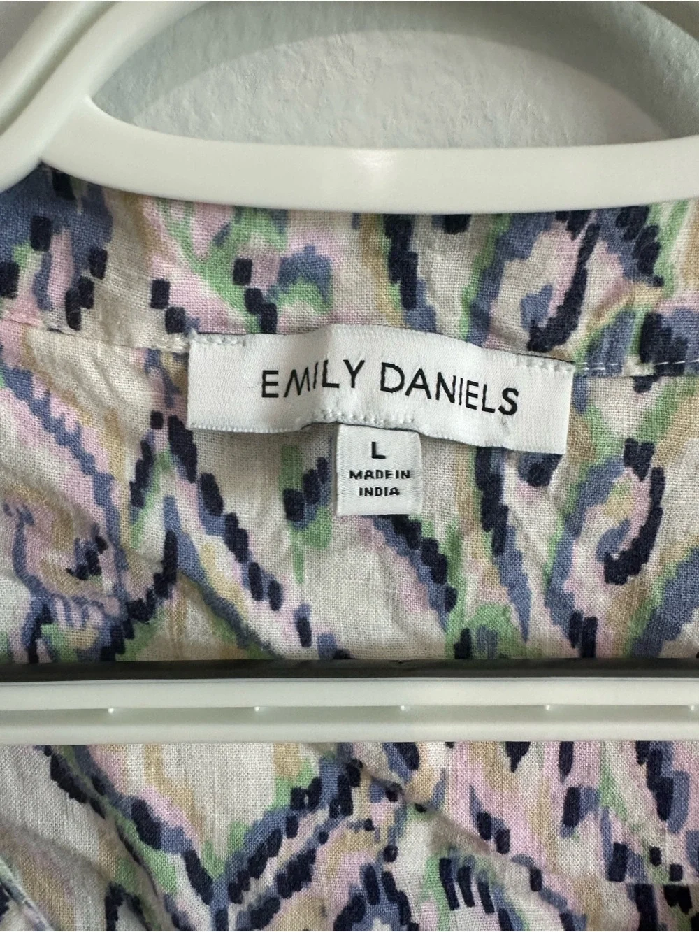 Ikat-Print Tie-Hem V-Neck Blouse in White and Blue - Picture 2 of 3